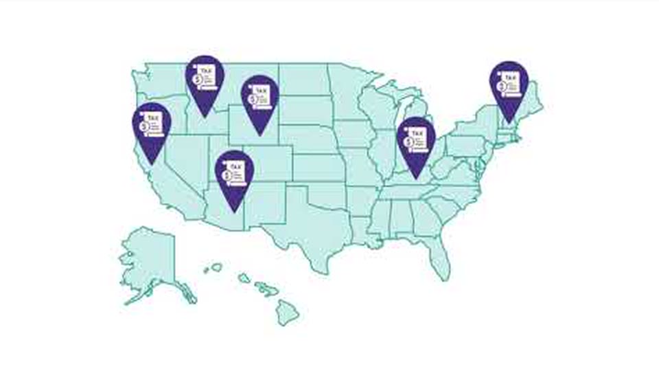 Carte illustrée des États-Unis avec des repères de formulaires fiscaux sur plusieurs États